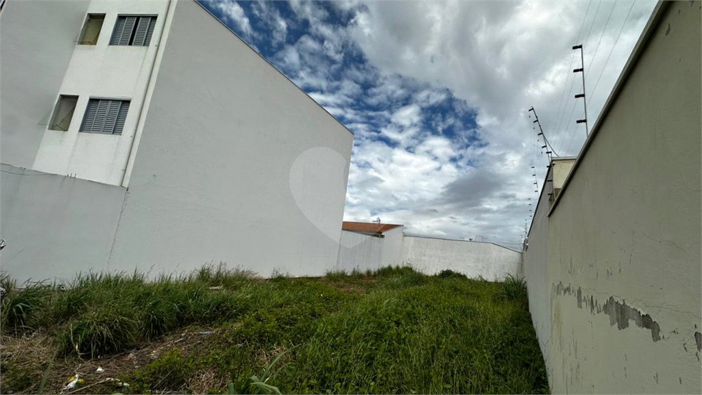 Terreno à venda em Jardim São João Batista, São Carlos - SP