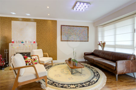 Casa à venda com 4 quartos, sendo 2 suítes, no condomínio Vila dos Ipês, São Paulo - SP