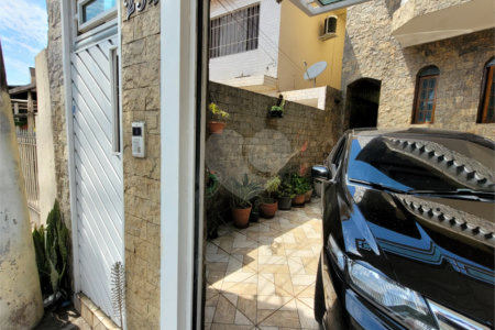 Sobrado à venda com 3 quartos, sendo 1 suíte, em Vila dos Remédios, São Paulo, SP