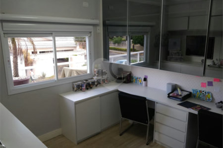 Sobrado à venda com 3 quartos, sendo 1 suíte,  em Vila Oliveira, Mogi das Cruzes, SP
