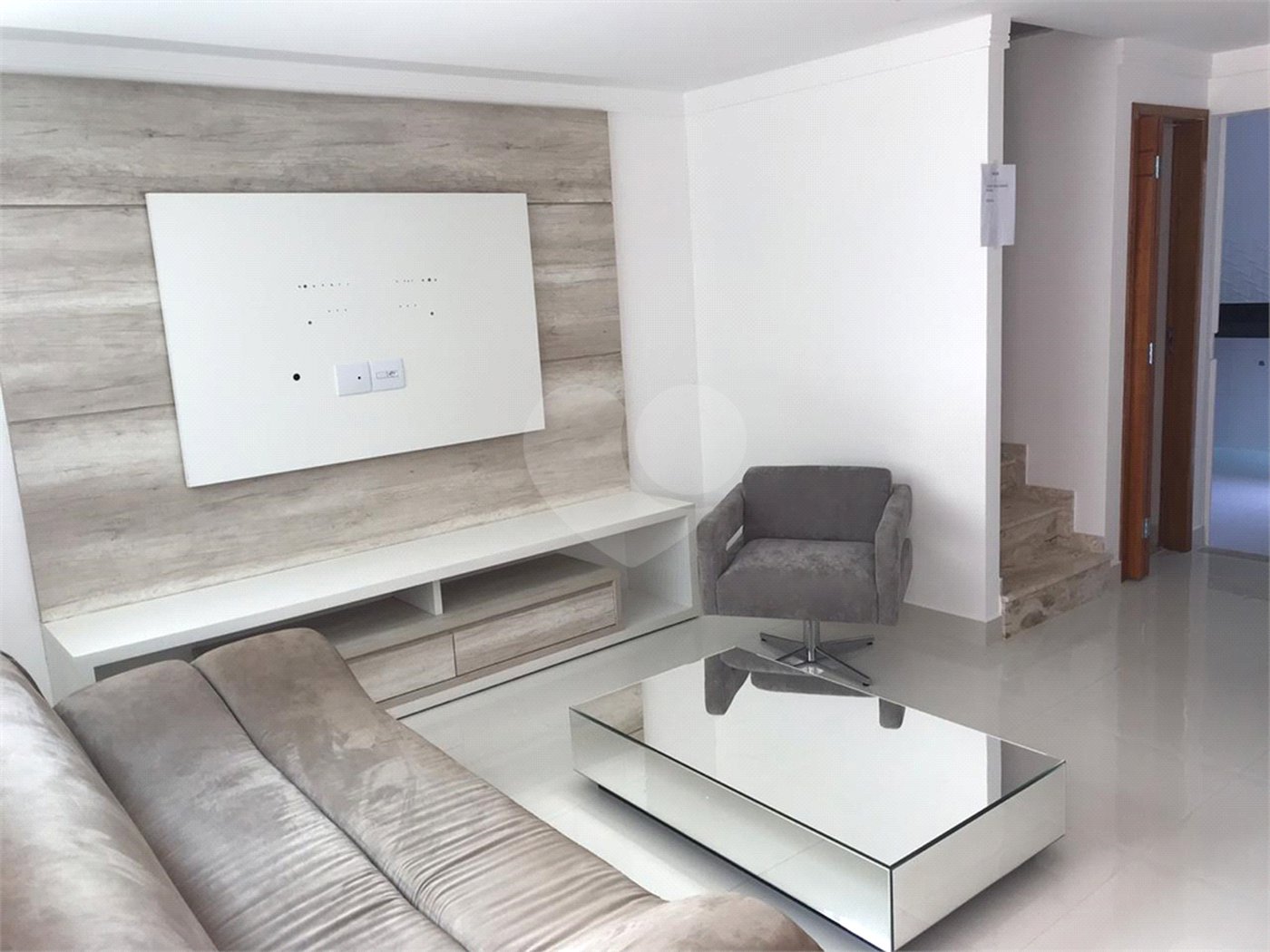 Casa à venda com 3 quartos, sendo 1 suíte, no condomínio Parque Vitória, São Paulo - SP