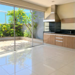 Cobertura de 255 m² com 3 dormitórios, 1 suíte, cozinha planejada, 2 vagas e área gourmet com churrasqueira.