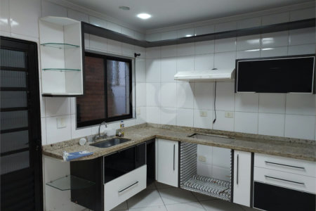 Sobrado à venda com 2 quartos em Jardim Santa Mena, Guarulhos, SP