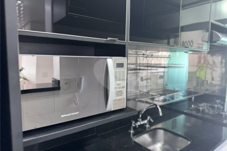 O Seu Apartamento Exclusivo: 74 m² Reformados ao Lado do Ibirapuera!