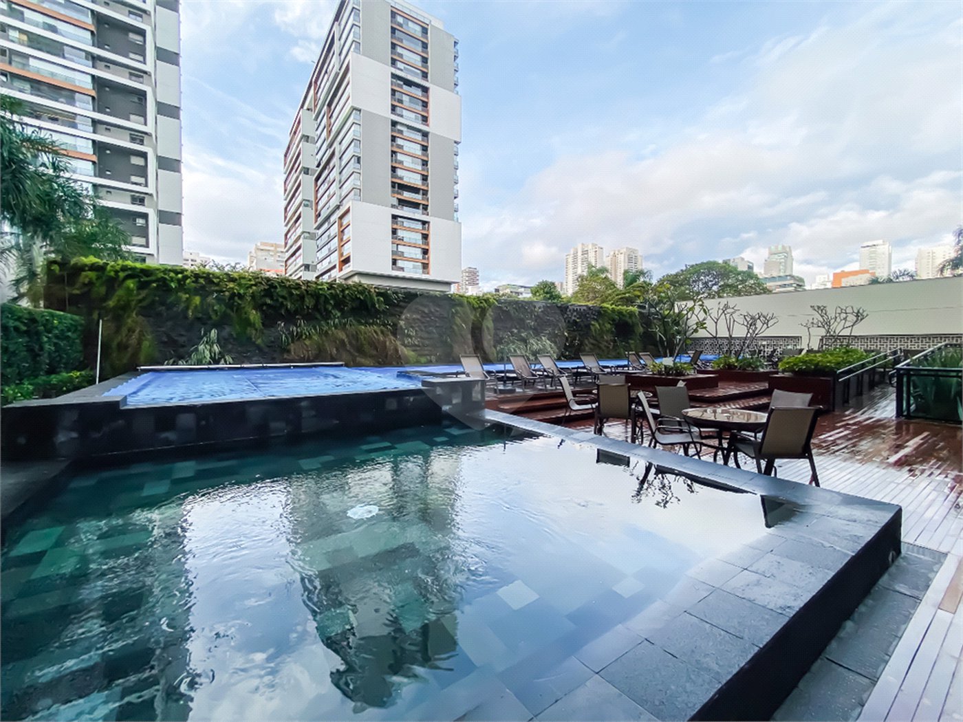 Apartamento à venda com 4 quartos, sendo 3 suítes, em Brooklin Paulista, São Paulo, SP