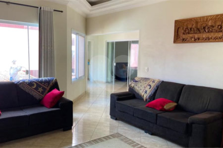 Casa à venda com 4 quartos, sendo 3 suítes, no condomínio Terras de Mont Serrat, Salto - SP