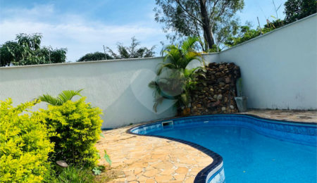 Sobrado à venda com 4 quartos, sendo 3 suítes,  em Interlagos, São Paulo, SP