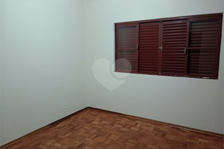 Casa à venda com 4 quartos, sendo 1 suíte, em Vila Rosa, Itapetininga, SP