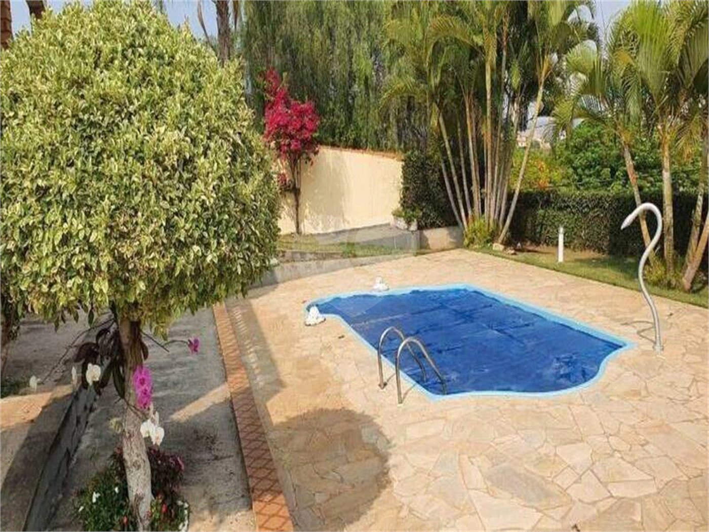 Casa à venda com 3 quartos no condomínio Recanto Florido, Vinhedo - SP