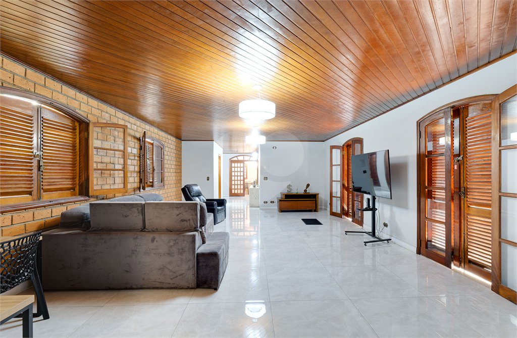 Casa Térrea à venda com 5 quartos, sendo 2 suítes, em Alto da Boa Vista, São Paulo, SP