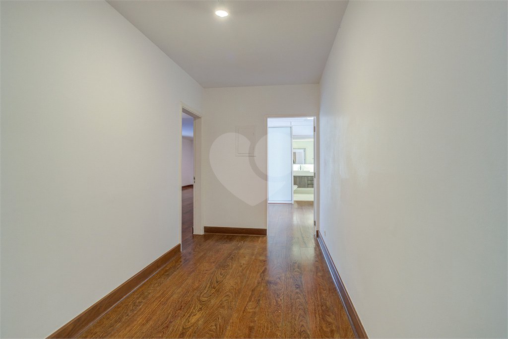 Casa para alugar com 5 quartos, sendo 3 suítes, no condomínio Chácara Flora, São Paulo - SP