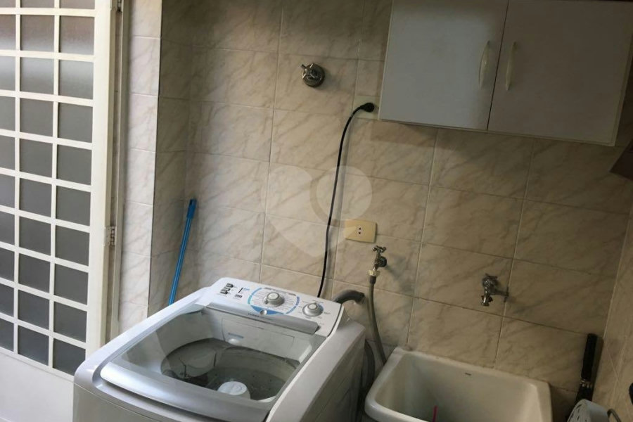 Casa à venda com 3 quartos, sendo 1 suíte, no condomínio Sobrado, São Paulo - SP