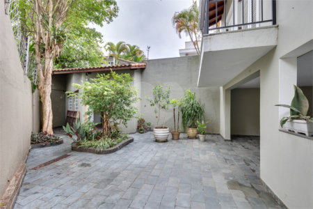 Casa à venda com 5 quartos, sendo 3 suítes, em Alto da Boa Vista, São Paulo, SP