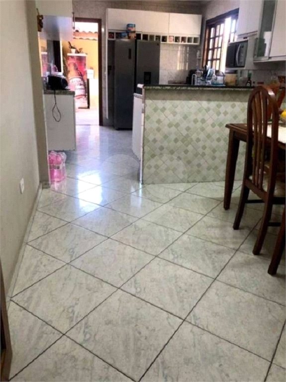 Sobrado à venda com 4 quartos, sendo 3 suítes, em Vila Irmãos Arnoni, São Paulo, SP