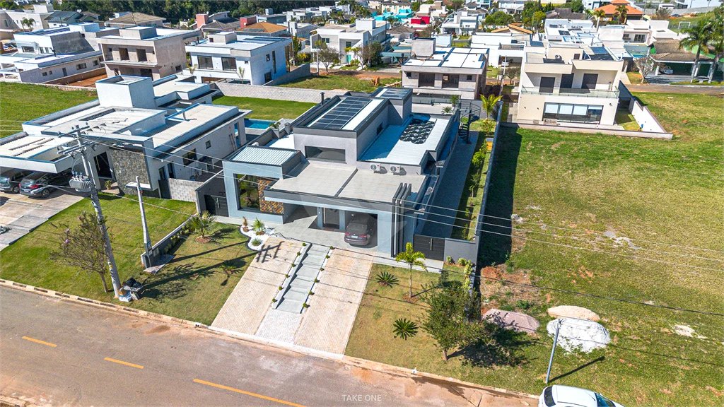 Casa à venda com 4 suítes no condomínio Residencial dos Lagos, Itupeva - SP