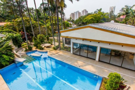 Casa Térrea à venda com 5 suítes em Jardim Marajoara, São Paulo, SP
