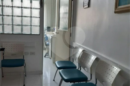 Sala com consultório odontológico à venda na Liberdade