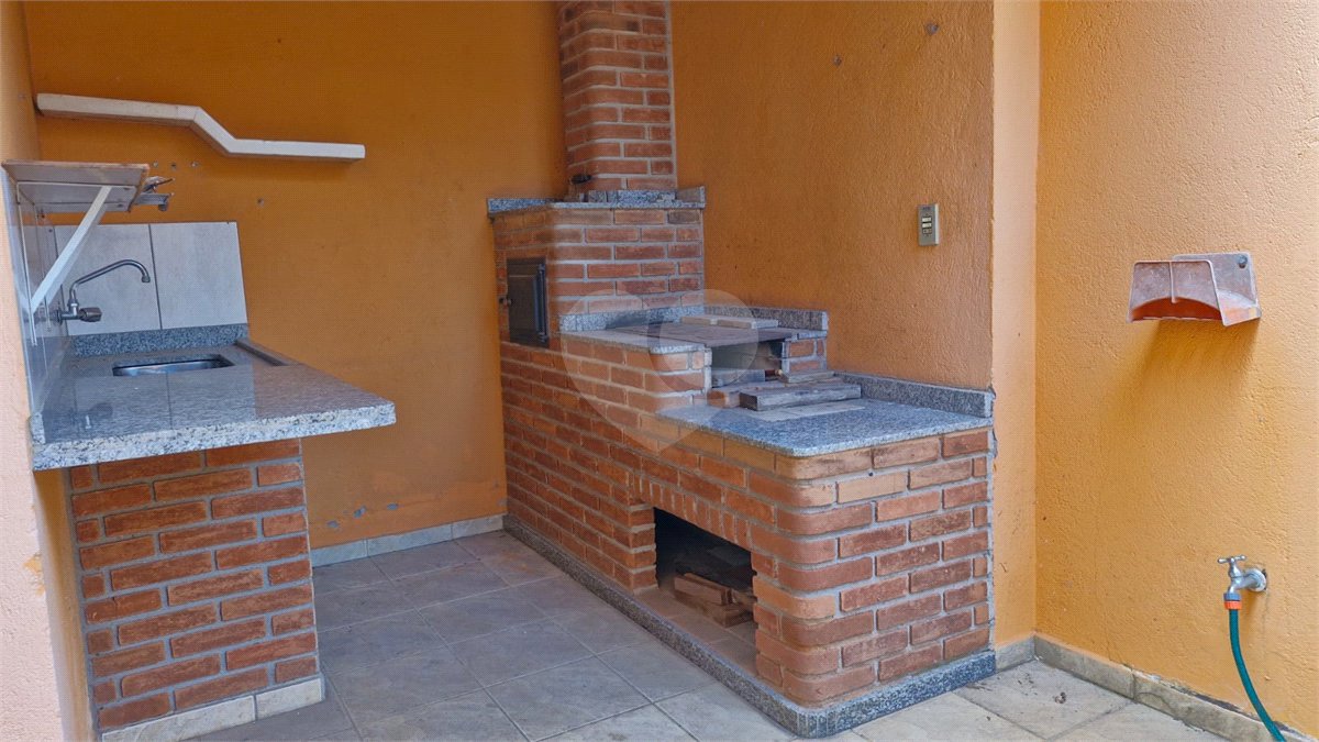 Casa para alugar com 3 quartos, sendo 1 suíte, no condomínio Santa Mônica, Atibaia - SP