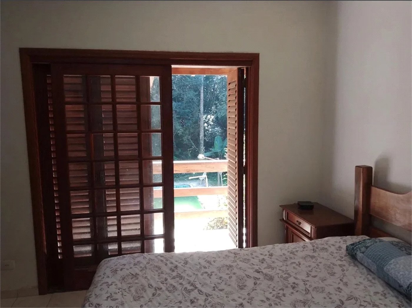 Casa à venda com 4 quartos, sendo 1 suíte, no condomínio Quinta da Cachoeira, Embu das Artes - SP