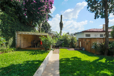 Casa à venda com 4 quartos, sendo 1 suíte,  em Interlagos, São Paulo, SP