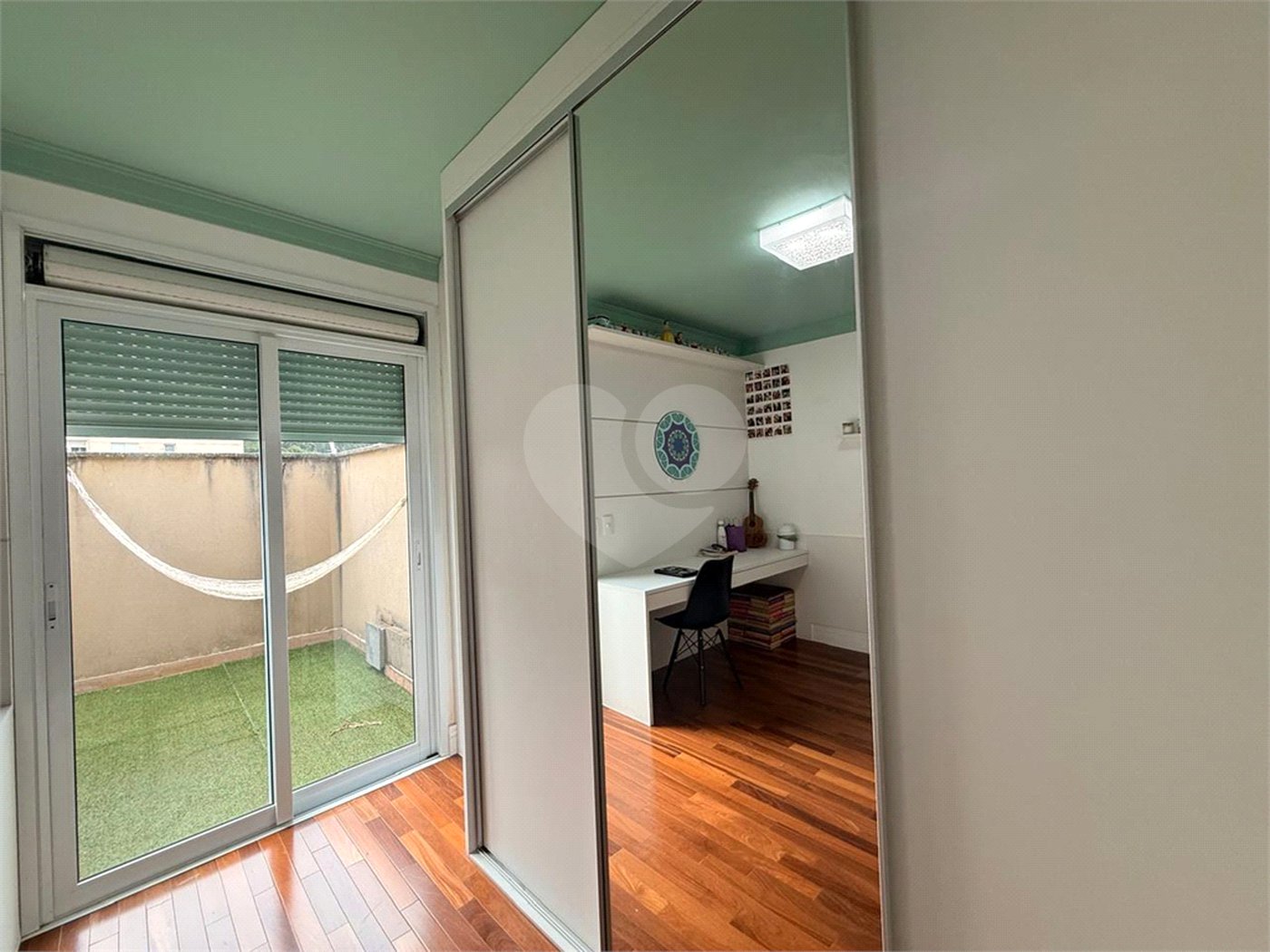 Casa à venda com 4 quartos, sendo 2 suítes, no condomínio Florada da Serra, São Paulo - SP