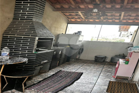 Sobrado à venda com 3 quartos, sendo 1 suíte, em Jardim Camila, Sorocaba, SP