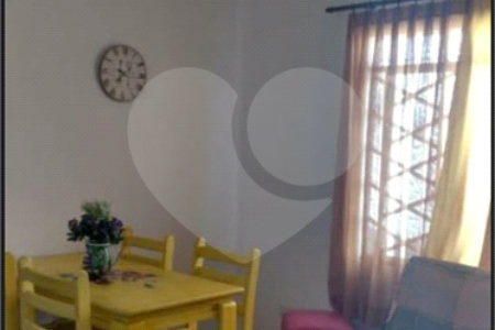 Casa à venda com 3 quartos, sendo 1 suíte,  no Centro, Poá, SP