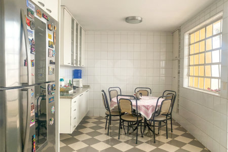 Casa de Vila à venda com 5 quartos, sendo 4 suítes, em Chácara Santo Antônio, São Paulo, SP