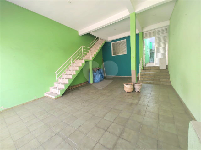 Sobrado à venda com 4 quartos, sendo 1 suíte,  em Jardim Regina, São Paulo, SP