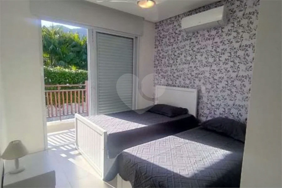 Maravilhosa Casa em Condomínio com 4 Suítes na Praia de Juquehy!!!