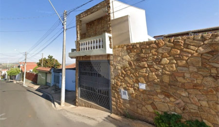 Casa à venda com 3 quartos, sendo 1 suíte,  em Jardim Medeiros, São Carlos, SP