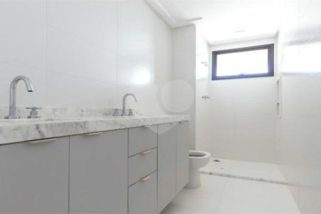 Apartamento à venda com 3 suítes em Moema, São Paulo, SP