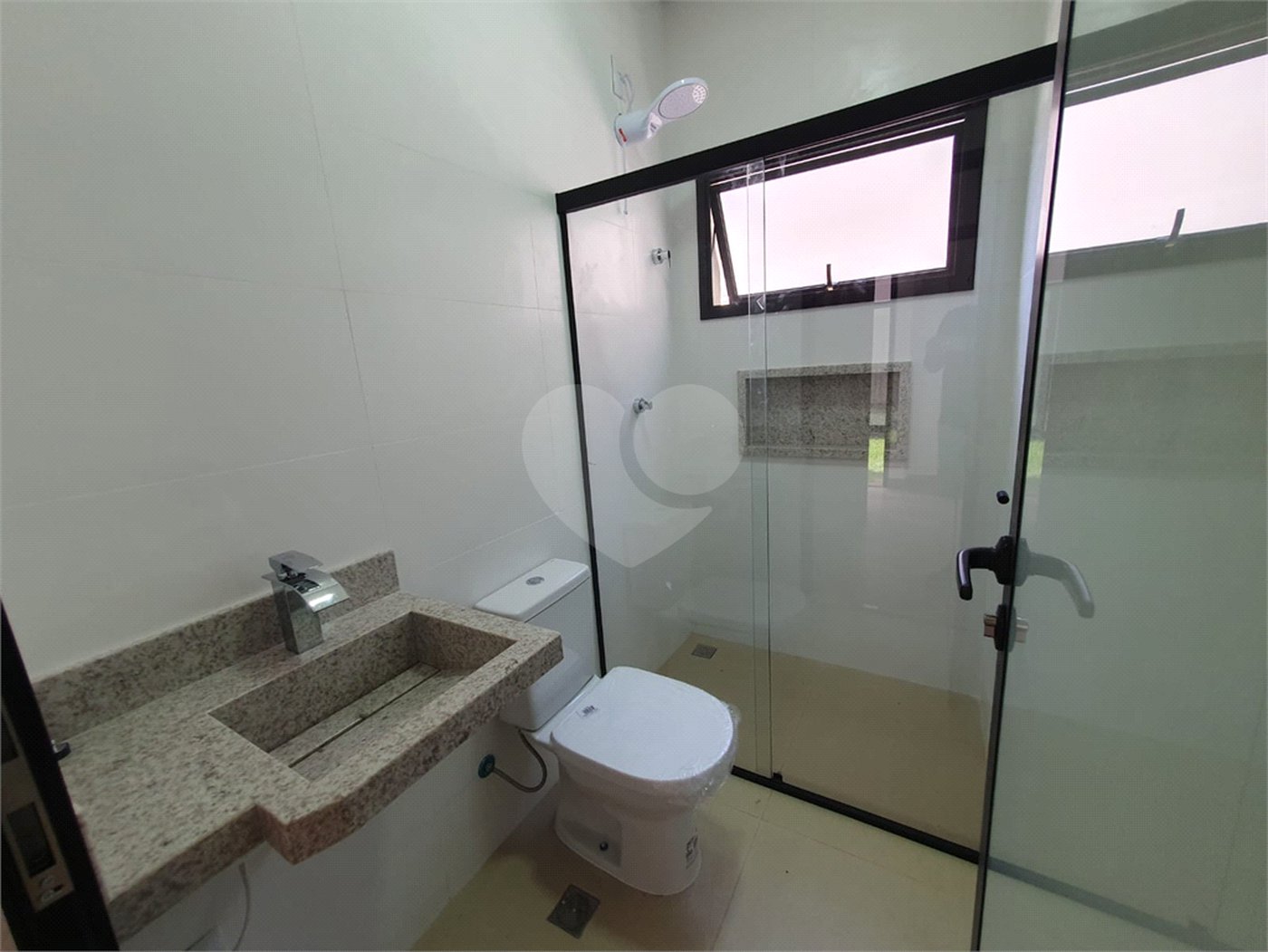 Casa à venda com 3 suítes no condomínio Via Castelli, Louveira - SP