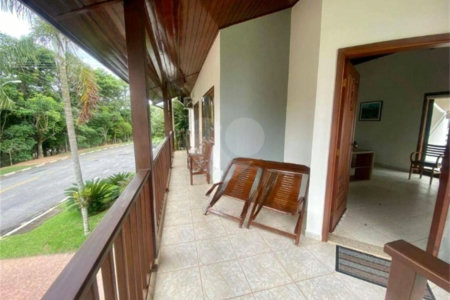 Casa à venda com 3 quartos, sendo 1 suíte, no condomínio Recanto dos Paturis, Vinhedo - SP