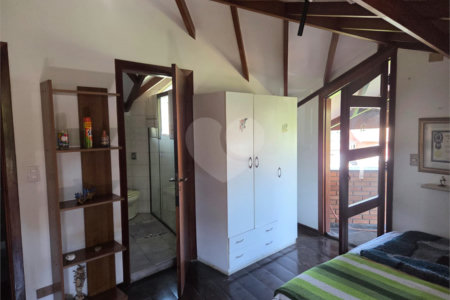 Casa à venda com 4 quartos, sendo 2 suítes, em Cidade São Francisco, São Paulo, SP