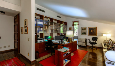 Casa à venda com 4 quartos, sendo 1 suíte,  em Jardim Leonor, São Paulo, SP