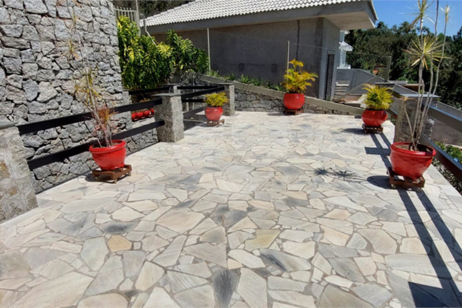 Casa à venda com 3 quartos, sendo 2 suítes, no condomínio Alpes de Caieiras, Caieiras - SP