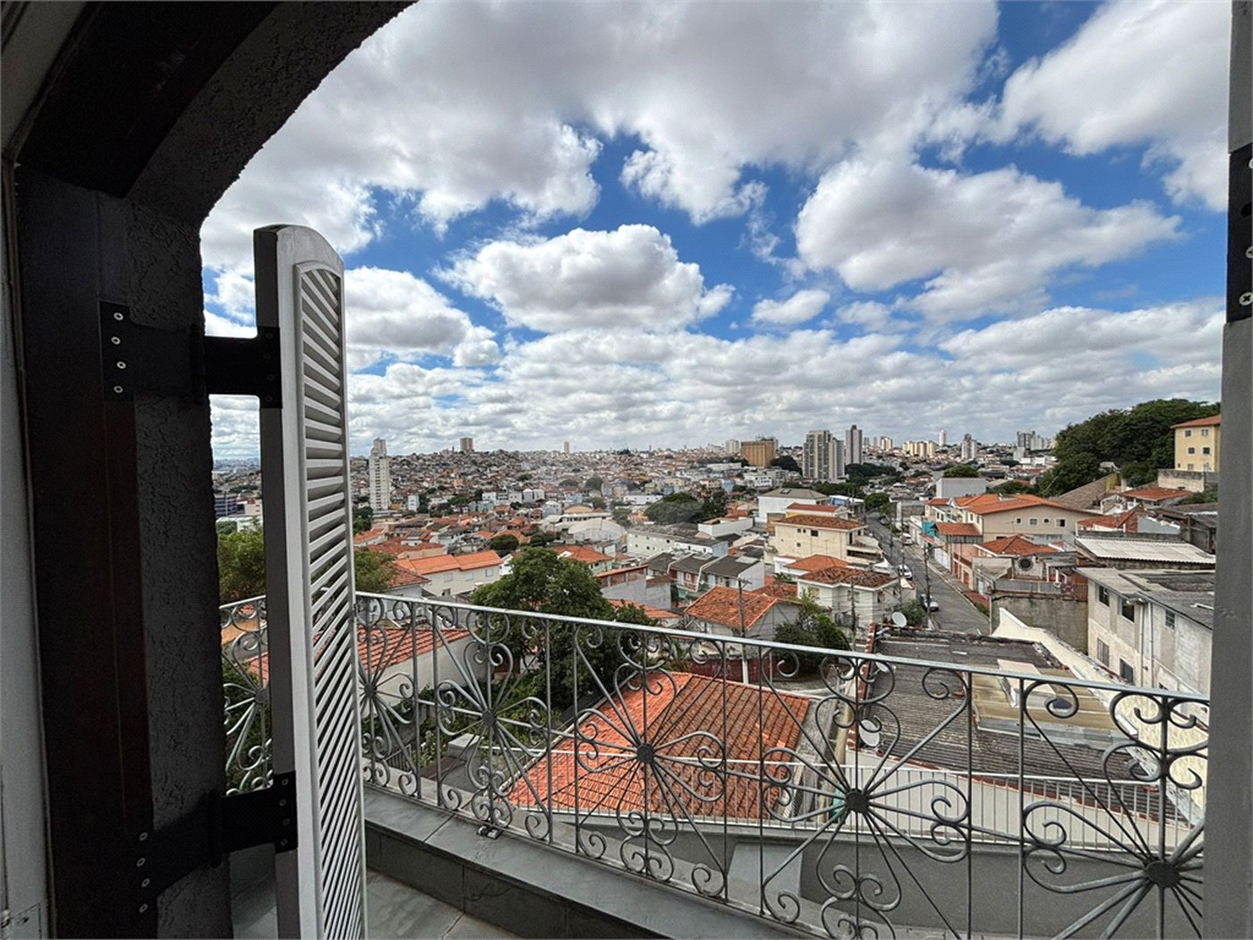 Casa à venda com 3 quartos, sendo 1 suíte,  em Vila Nivi, São Paulo, SP