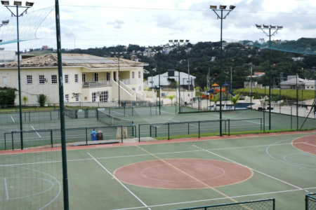 Casa à venda com 3 suítes no condomínio Reserva Santa Maria, Jandira - SP