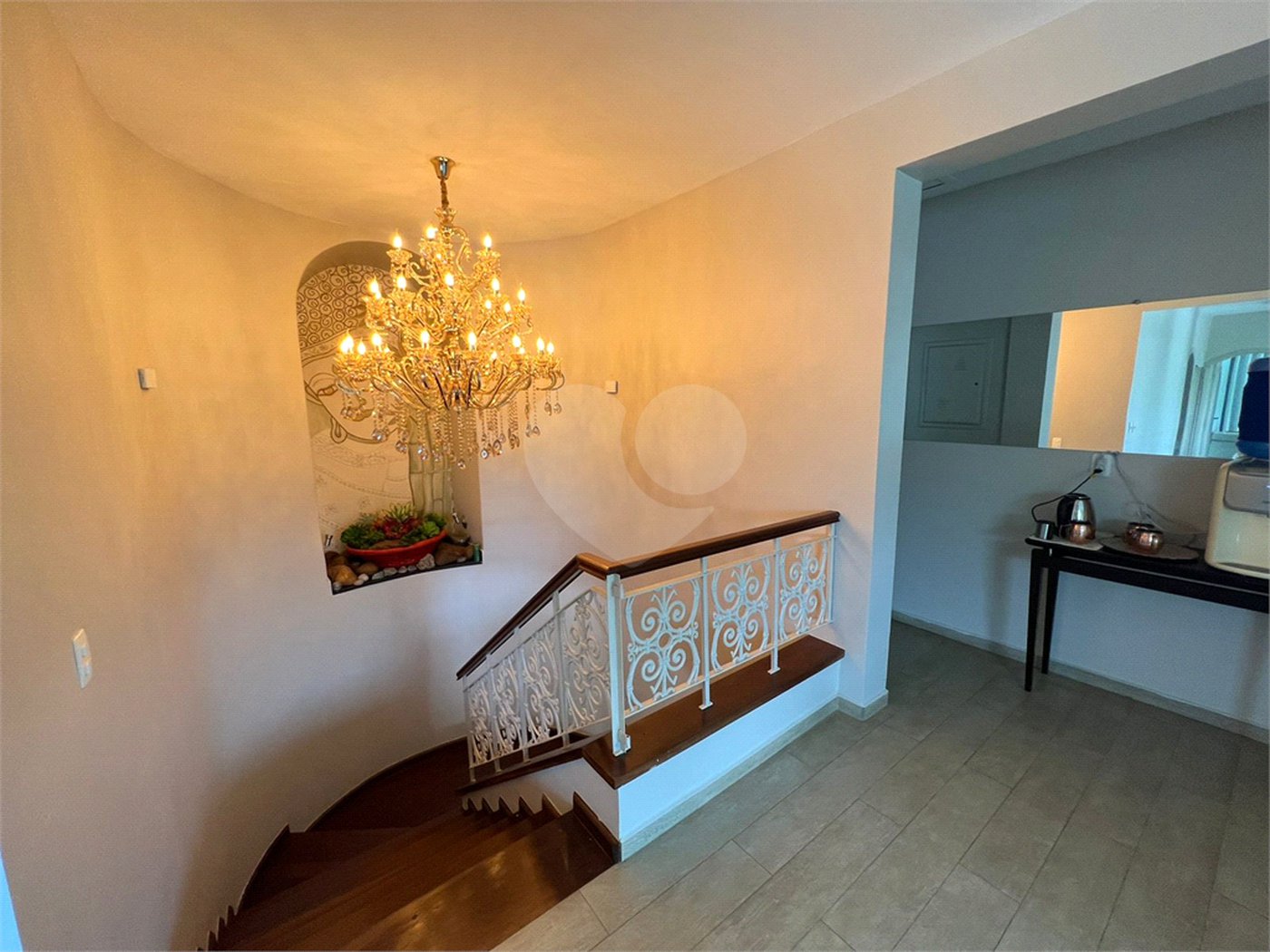Casa à venda com 6 quartos, sendo 5 suítes, no condomínio Alpes da Cantareira, Mairiporã - SP