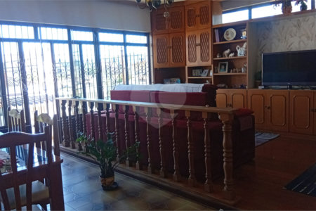 Casa à venda ou para alugar com 7 quartos, sendo 1 suíte,  em Vila Mogilar, Mogi das Cruzes, SP