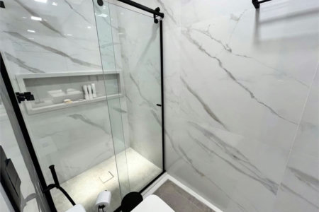 Apartamento com 1 quarto com hidromassagem e vista para o mar à venda em Aparecida - SP