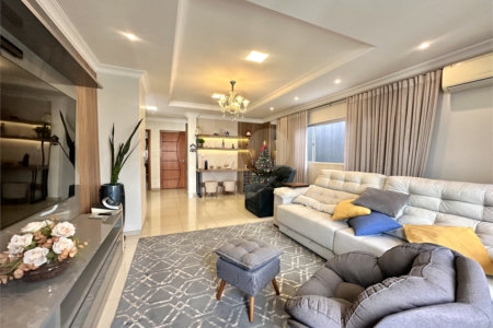 Sobrado à venda com 4 suítes em Jardim Shangri-lá, Cuiabá, MT