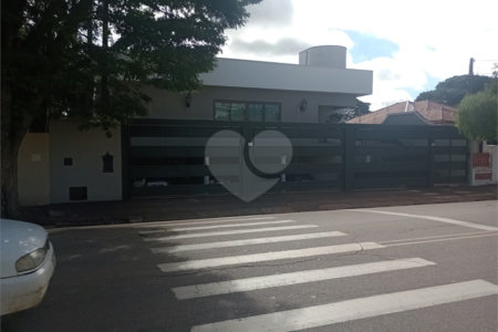 Casa à venda com 5 quartos, sendo 3 suítes, no Centro, Itapetininga, SP
