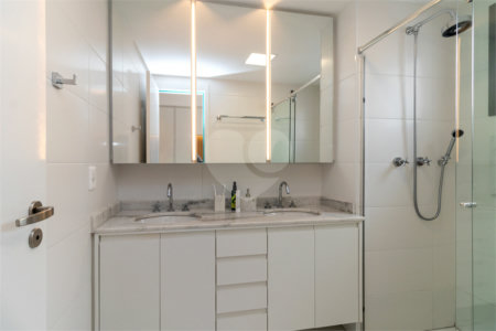 Apartamento à venda com 2 suítes em Santo Amaro, São Paulo, SP