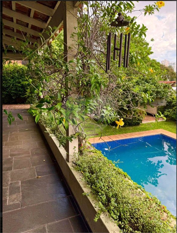 Casa à venda com 5 quartos, sendo 3 suítes,  em Jardim Leonor, São Paulo, SP