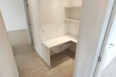Apartamento à venda ou para alugar com 3 quartos, sendo 1 suíte,  em Parque Reboucas, São Paulo, SP