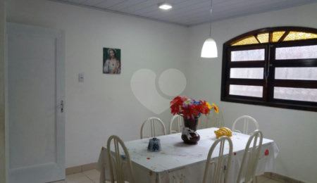 Casa à venda com 4 quartos, sendo 1 suíte,  em Jardim Helga, São Paulo, SP
