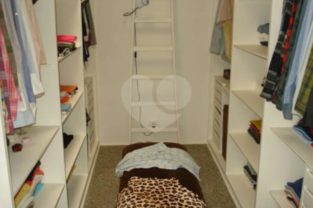 Sobrado à venda com 4 quartos, sendo 2 suítes,  em Fazenda Morumbi, São Paulo, SP