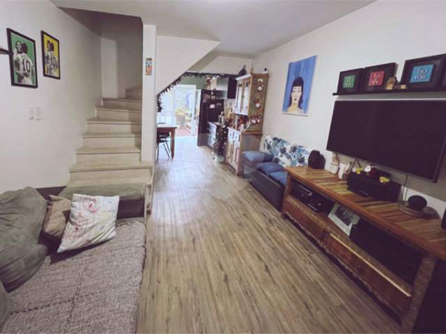 Sobrado à venda com 2 quartos em Tremembé, São Paulo, SP